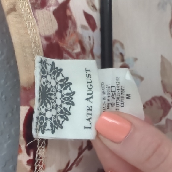 Late August Floral Top - Picture 4 of 5